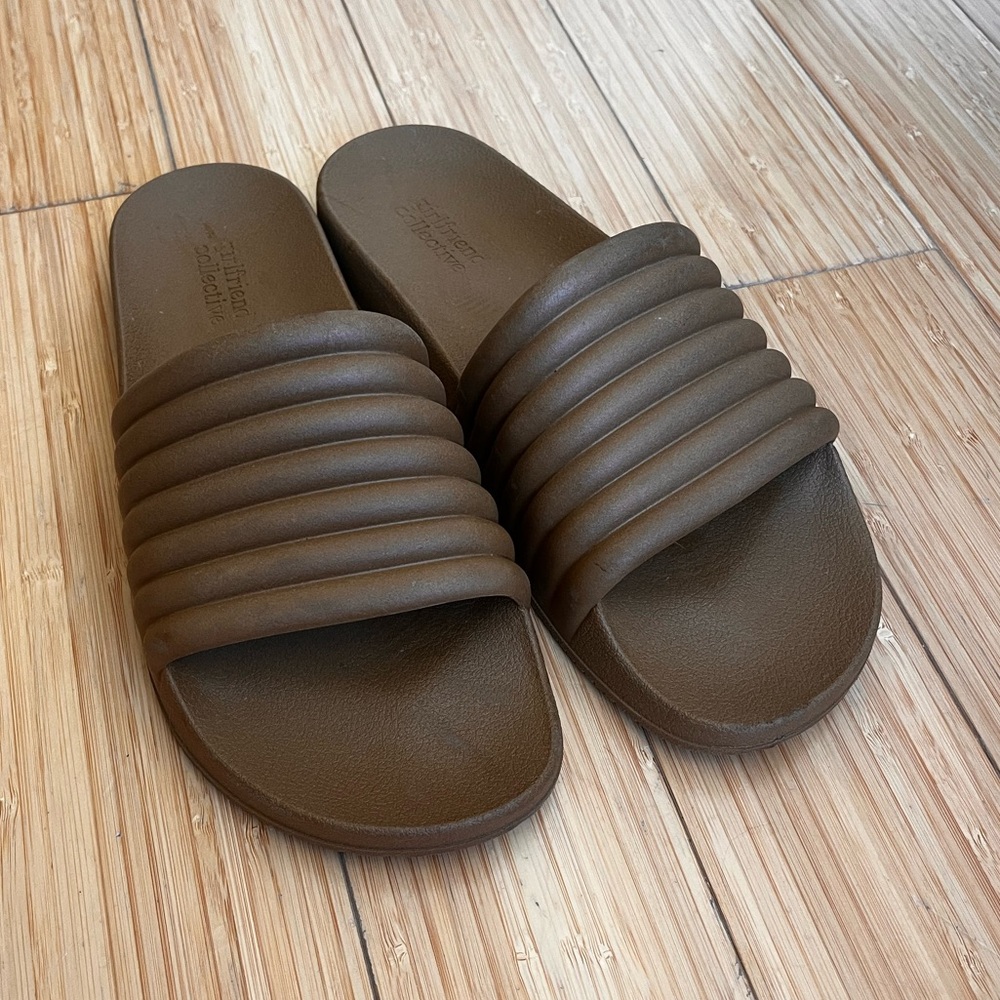 Girlfriend Collective ReSlides